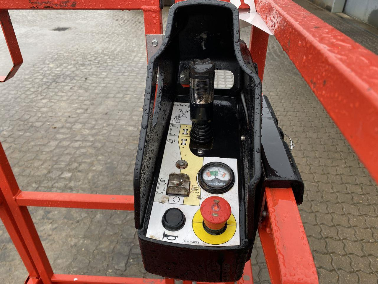 Skyjack SJ16 - Plataforma de mástil vertical: foto 3 Skyjack SJ16 - Plataforma de mástil vertical: foto 3