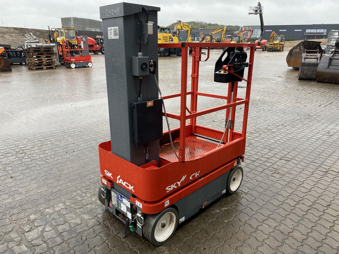 Skyjack SJ16 - Plataforma de mástil vertical: foto 4 Skyjack SJ16 - Plataforma de mástil vertical: foto 4