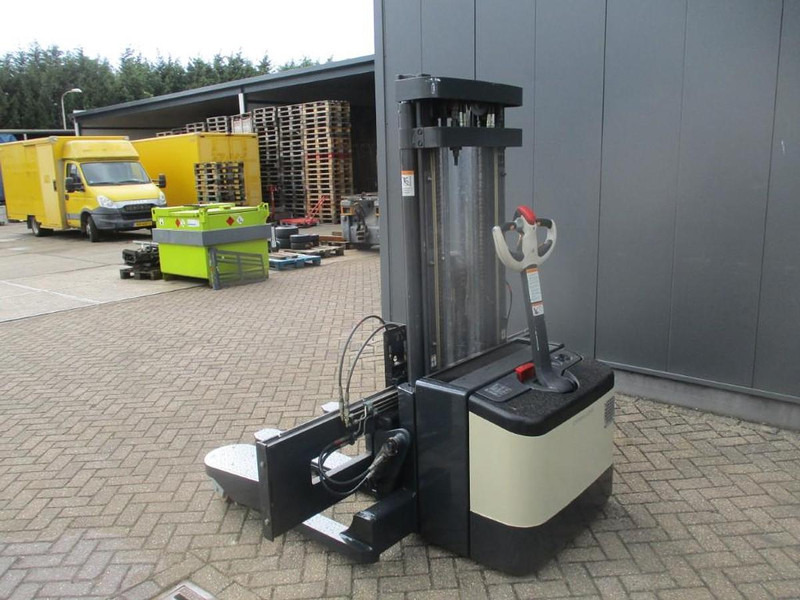 Crown WS2300-1.8TT-4W-4415 - Apilador: foto 3 Crown WS2300-1.8TT-4W-4415 - Apilador: foto 3