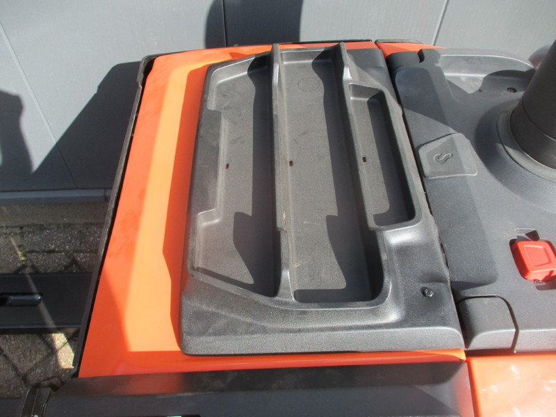 Toyota LPE 200 - Transpaleta: foto 5 Toyota LPE 200 - Transpaleta: foto 5