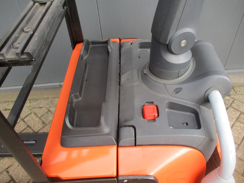 Toyota LPE 200 - Transpaleta: foto 3 Toyota LPE 200 - Transpaleta: foto 3