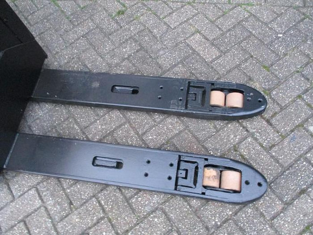 Toyota LPE 250 - Transpaleta: foto 4 Toyota LPE 250 - Transpaleta: foto 4