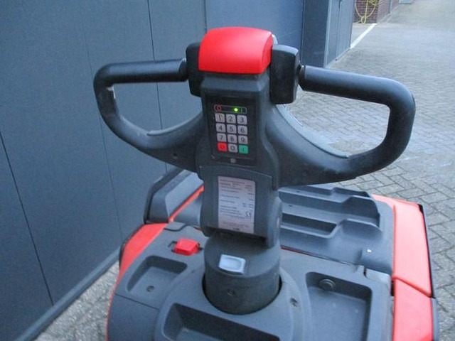 Toyota LPE 250 - Transpaleta: foto 5 Toyota LPE 250 - Transpaleta: foto 5