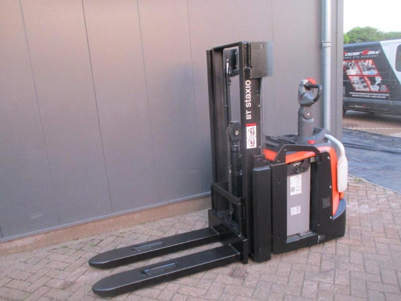 Toyota SPE200D - Transpaleta: foto 2 Toyota SPE200D - Transpaleta: foto 2