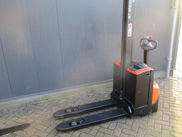 Toyota SWE 080L - Apilador: foto 2 Toyota SWE 080L - Apilador: foto 2