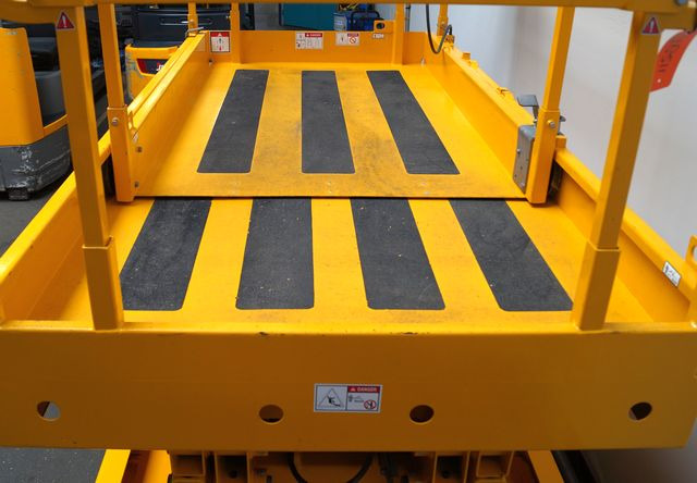 Haulotte Compact 12 - Plataforma de tijeras: foto 5 Haulotte Compact 12 - Plataforma de tijeras: foto 5