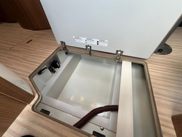 Leasing financiero de  Carthago C-tourer T 143 LE*ALKO*SAT*Wechselrichter*Solar leasing Carthago C-tourer T 143 LE*ALKO*SAT*Wechselrichter*Solar: foto 12