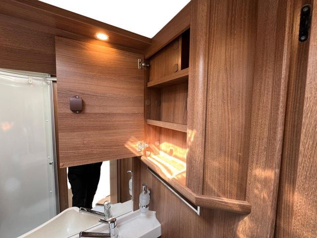 Leasing financiero de Carthago C-tourer T 143 LE*ALKO*SAT*Wechselrichter*Solar leasing Carthago C-tourer T 143 LE*ALKO*SAT*Wechselrichter*Solar: foto 30 Leasing financiero de Carthago C-tourer T 143 LE*ALKO*SAT*Wechselrichter*Solar leasing Carthago C-tourer T 143 LE*ALKO*SAT*Wechselrichter*Solar: foto 30