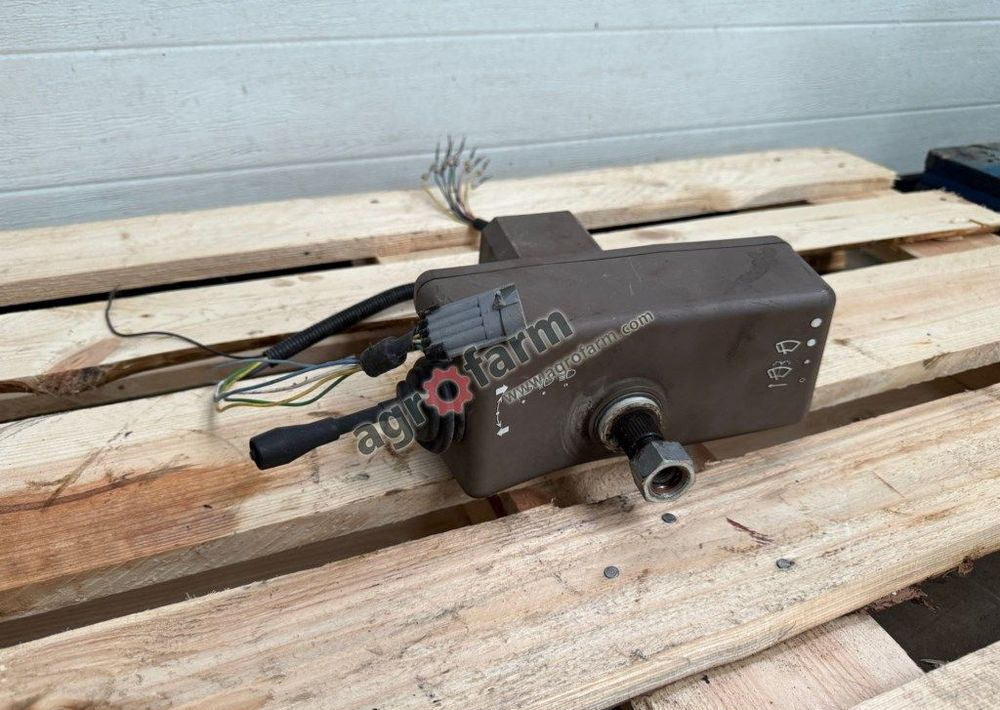 Moduł multifunkcyjny, John Deere 6155M - Sistema eléctrico: foto 1 Moduł multifunkcyjny, John Deere 6155M - Sistema eléctrico: foto 1