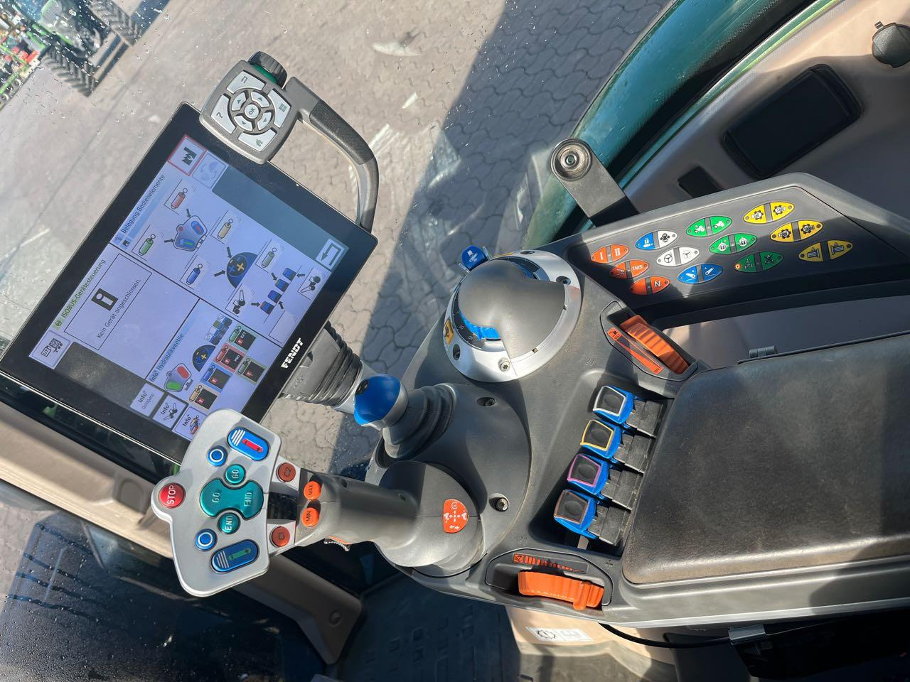 Tractor Fendt 724 Vario S4 ProfiPlus: foto 6