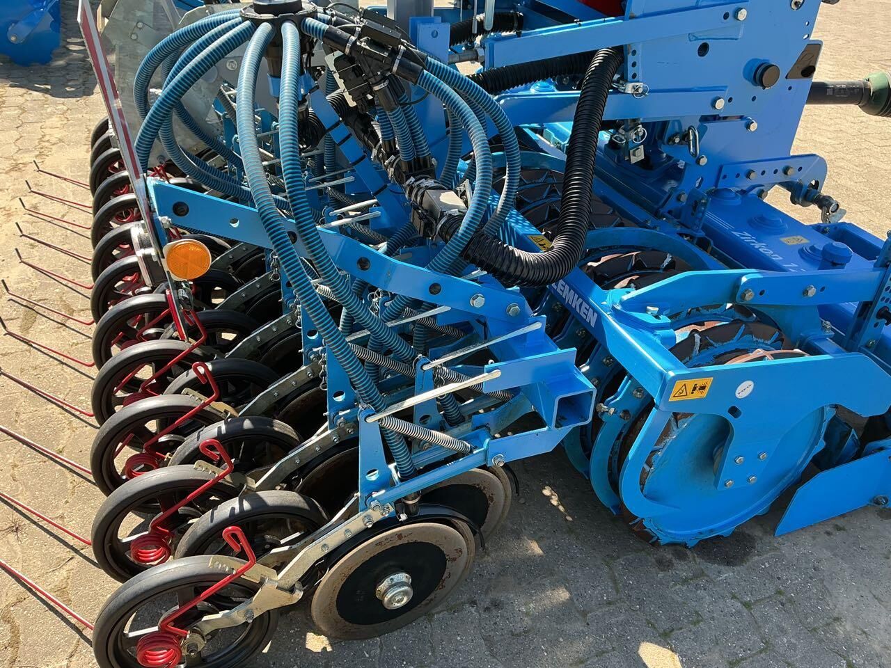 Lemken Zirkon 12/300, Solitair 9+ - Combinado de siembra: foto 4 Lemken Zirkon 12/300, Solitair 9+ - Combinado de siembra: foto 4
