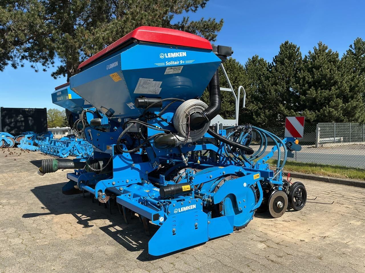 Lemken Zirkon 12/300, Solitair 9+ - Combinado de siembra: foto 1 Lemken Zirkon 12/300, Solitair 9+ - Combinado de siembra: foto 1