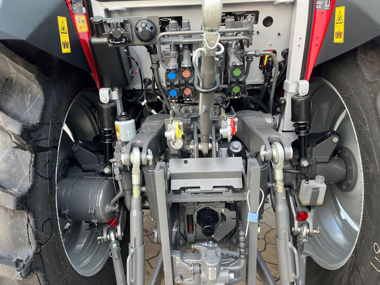 Massey Ferguson 5M.115 Dyna-4 Essential - Tractor: foto 5 Massey Ferguson 5M.115 Dyna-4 Essential - Tractor: foto 5