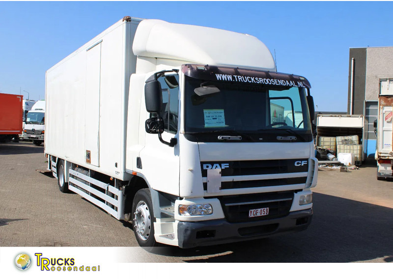 DAF CF 75.250 + LIFT - Camión caja cerrada: foto 1 DAF CF 75.250 + LIFT - Camión caja cerrada: foto 1