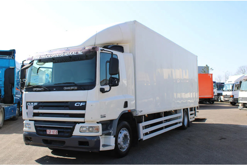 DAF CF 75.250 + LIFT - Camión caja cerrada: foto 2 DAF CF 75.250 + LIFT - Camión caja cerrada: foto 2