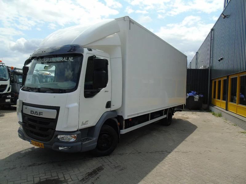 DAF LF 210 reserved + euro 6 + lift + 3P - Camión caja cerrada: foto 2 DAF LF 210 reserved + euro 6 + lift + 3P - Camión caja cerrada: foto 2