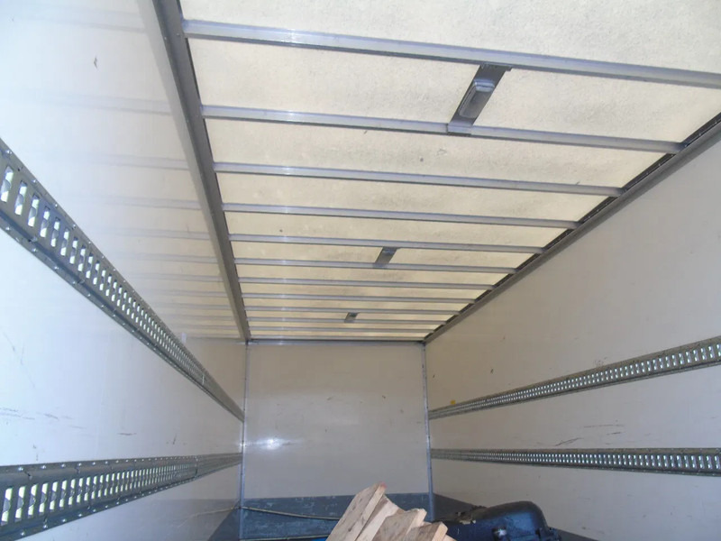 Iveco Eurocargo 120E19 + euro 6 + lift + BROKEN ENGINE - Camión caja cerrada: foto 3 Iveco Eurocargo 120E19 + euro 6 + lift + BROKEN ENGINE - Camión caja cerrada: foto 3