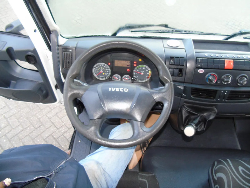 Iveco Eurocargo 80E18 + 3 SEATS - Camión caja cerrada: foto 4 Iveco Eurocargo 80E18 + 3 SEATS - Camión caja cerrada: foto 4