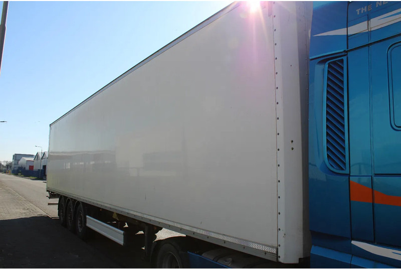 Kässbohrer 3x axle + bpw - Caja cerrada semirremolque: foto 2 Kässbohrer 3x axle + bpw - Caja cerrada semirremolque: foto 2