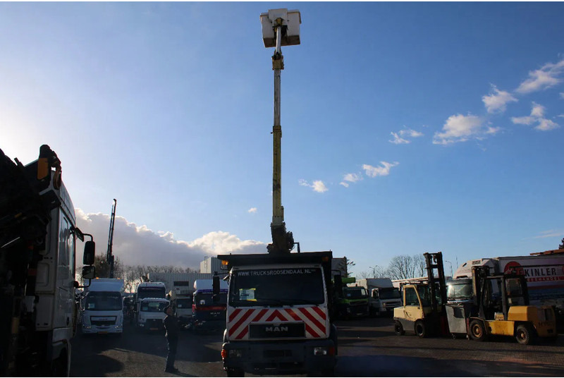 MAN 14.224 + EURO 2 + PTO + EFFER 95 / 2S + 11.5meter platform - Camión grúa: foto 3 MAN 14.224 + EURO 2 + PTO + EFFER 95 / 2S + 11.5meter platform - Camión grúa: foto 3