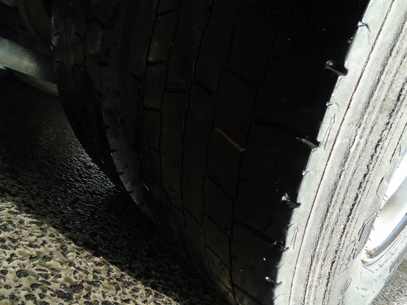 Camión caja cerrada MAN TGA 18.400 + combi + lift + euro 5 + 2.70: foto 17 Camión caja cerrada MAN TGA 18.400 + combi + lift + euro 5 + 2.70: foto 17