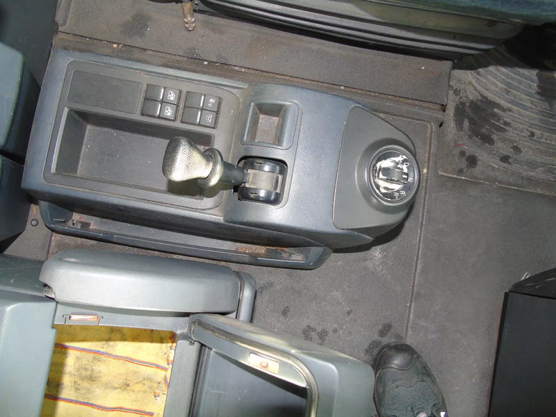 Camión caja cerrada MAN TGA 18.400 + combi + lift + euro 5 + 2.70: foto 11 Camión caja cerrada MAN TGA 18.400 + combi + lift + euro 5 + 2.70: foto 11