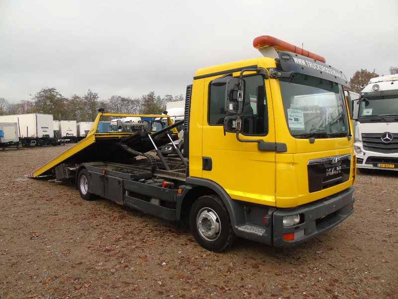 MAN TGL 8.180 + winch + MANUAL + EURO 5 + system working + platform 6 meter - Portavehículos camión: foto 2 MAN TGL 8.180 + winch + MANUAL + EURO 5 + system working + platform 6 meter - Portavehículos camión: foto 2