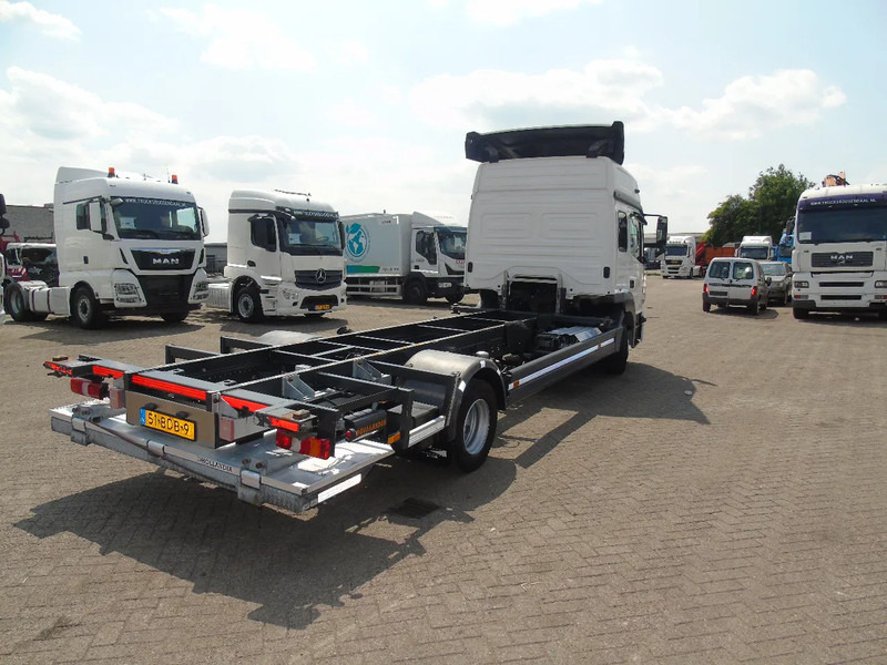 Mercedes-Benz Atego 1218 + EURO 6 + 5 PERS + BDF + LIFT - Portacontenedore/ Intercambiable camión: foto 3 Mercedes-Benz Atego 1218 + EURO 6 + 5 PERS + BDF + LIFT - Portacontenedore/ Intercambiable camión: foto 3