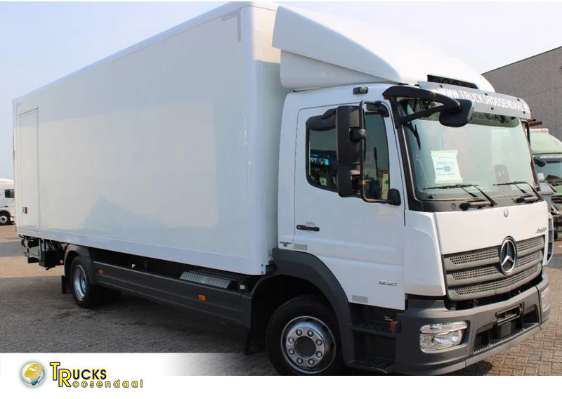 Mercedes-Benz Atego 1221 + EURO 6 + LIFT + 12t - Camión caja cerrada: foto 1 Mercedes-Benz Atego 1221 + EURO 6 + LIFT + 12t - Camión caja cerrada: foto 1