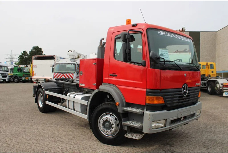 Mercedes-Benz Atego 1923 + HOOK SYSTEM + EURO 2 - Multibasculante camión: foto 3 Mercedes-Benz Atego 1923 + HOOK SYSTEM + EURO 2 - Multibasculante camión: foto 3