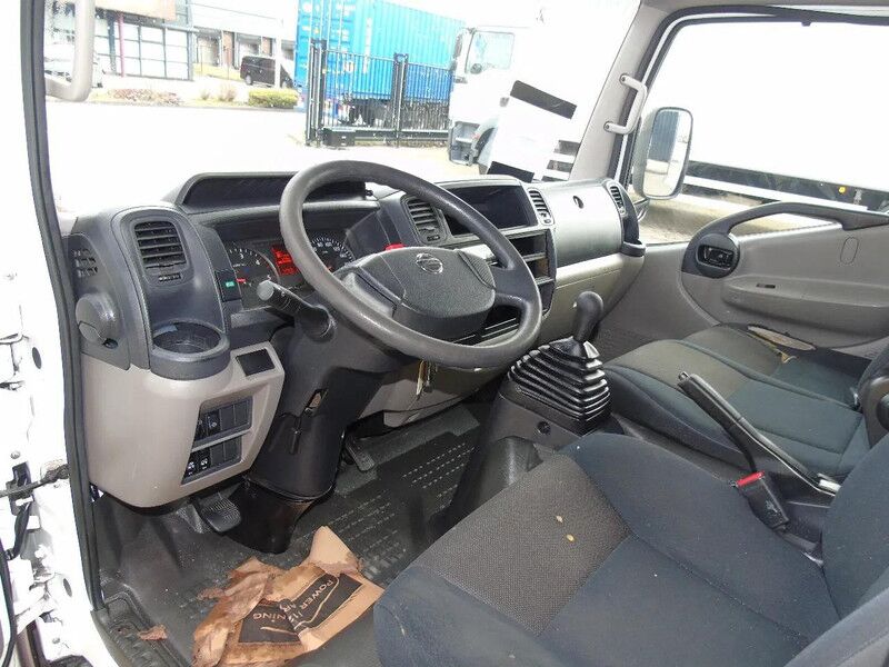 Nissan Cabstar - Volquete furgoneta: foto 5 Nissan Cabstar - Volquete furgoneta: foto 5
