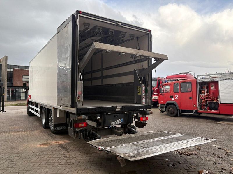 Volvo FM 370 + CHEREAU + CARRIER + EURO 6 + 6X2 + LIFT + MEAT HOOKS - Frigorífico camión: foto 4 Volvo FM 370 + CHEREAU + CARRIER + EURO 6 + 6X2 + LIFT + MEAT HOOKS - Frigorífico camión: foto 4