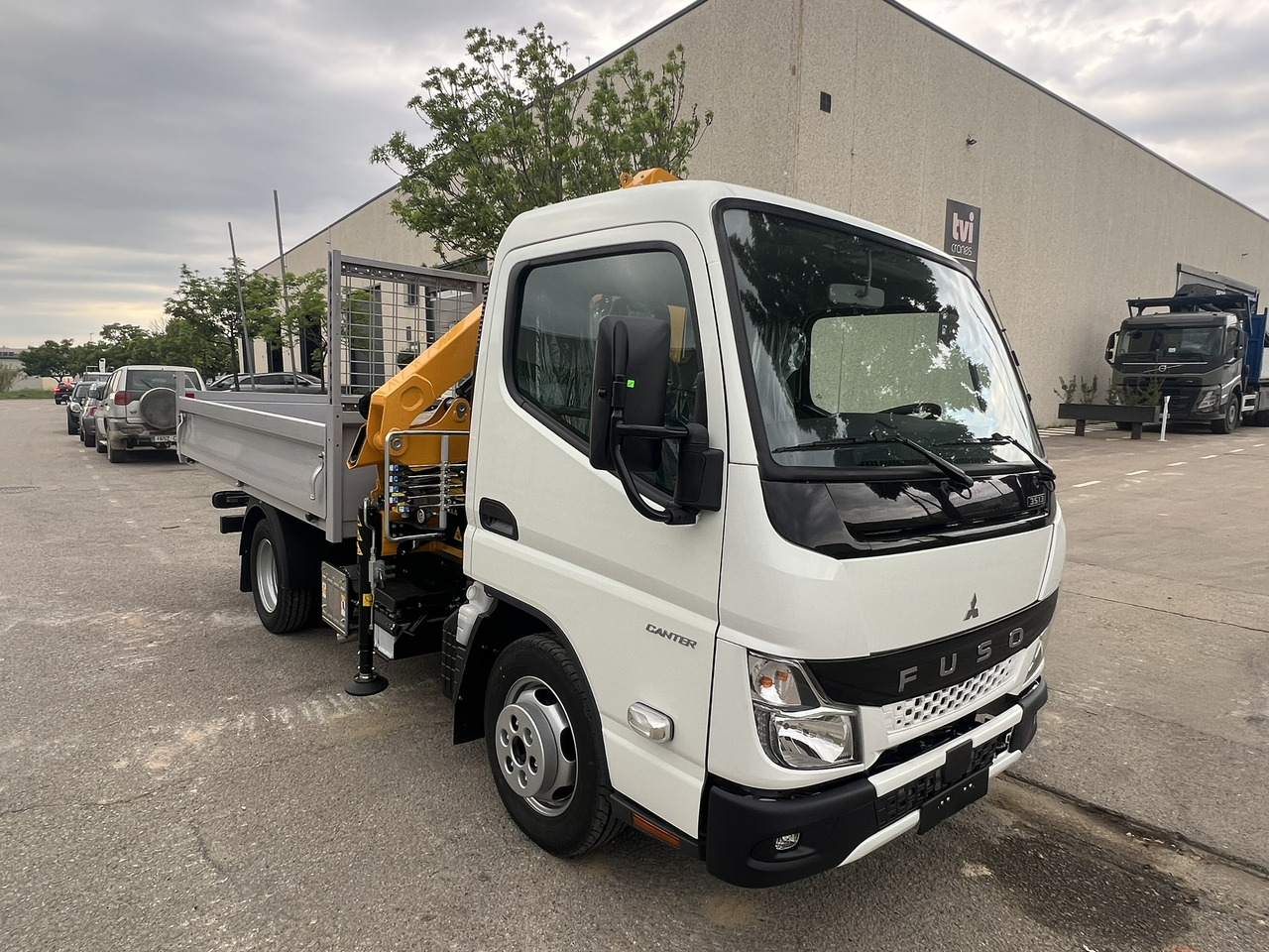 FUSO 35 3S - Camión grúa: foto 3 FUSO 35 3S - Camión grúa: foto 3