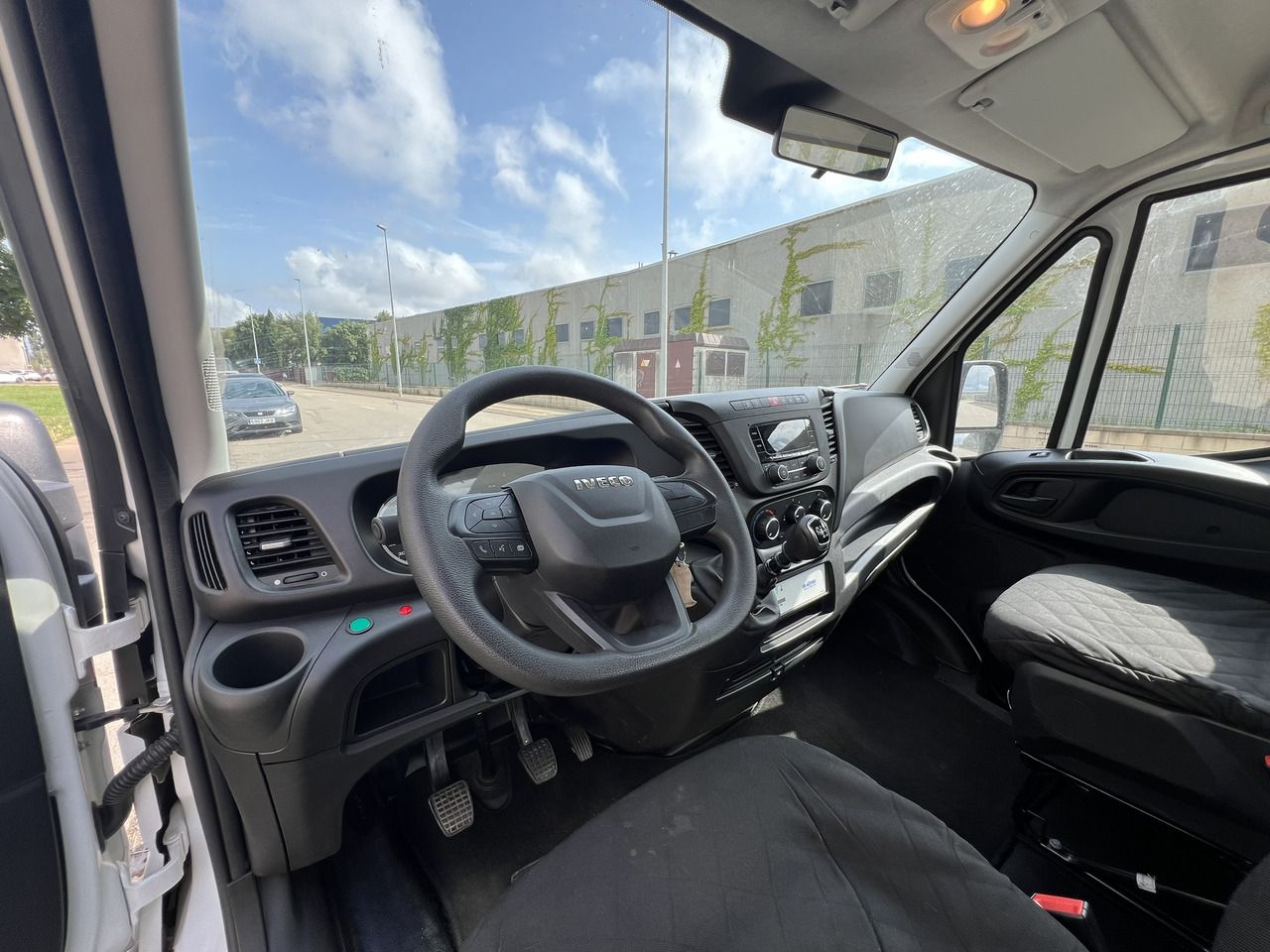 Camión con plataforma elevadora Iveco Daily + Oil&Steel Scorpion 1812 Smart Iveco Daily + Oil&Steel Scorpion 1812 Smart: foto 9 Camión con plataforma elevadora Iveco Daily + Oil&Steel Scorpion 1812 Smart Iveco Daily + Oil&Steel Scorpion 1812 Smart: foto 9