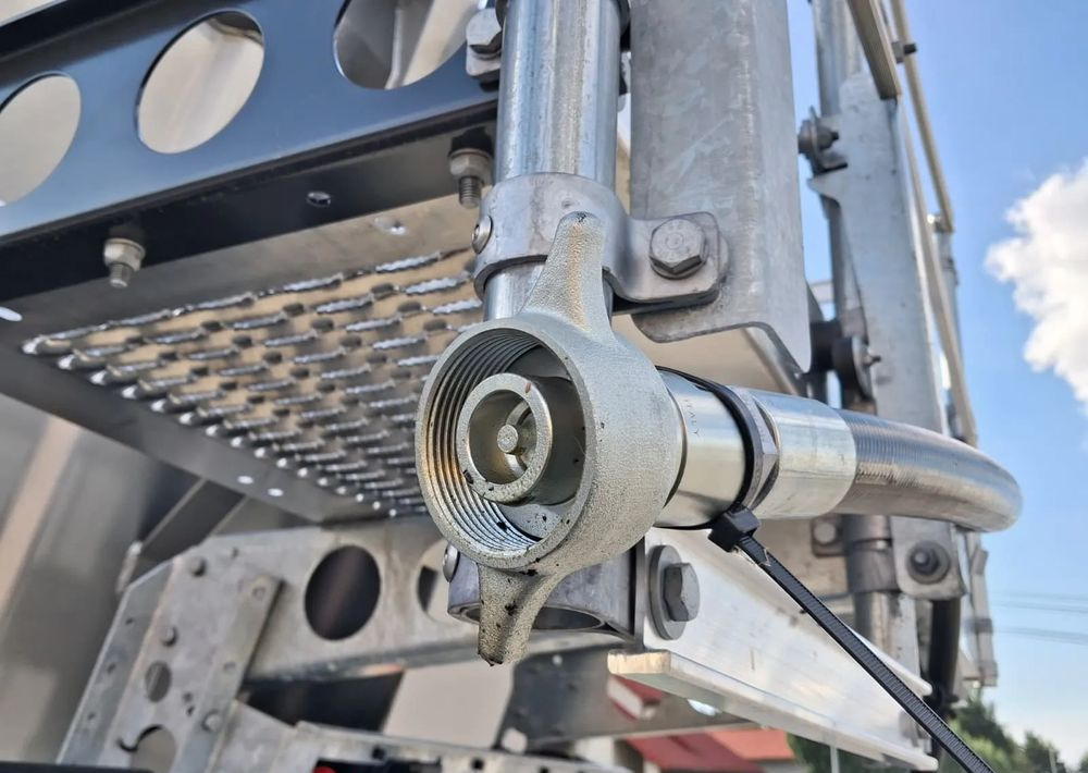 Schmitz Cargobull Wywrotka stalowa 25m3, Klapa zewnętrzna - Volquete semirremolque: foto 4 Schmitz Cargobull Wywrotka stalowa 25m3, Klapa zewnętrzna - Volquete semirremolque: foto 4