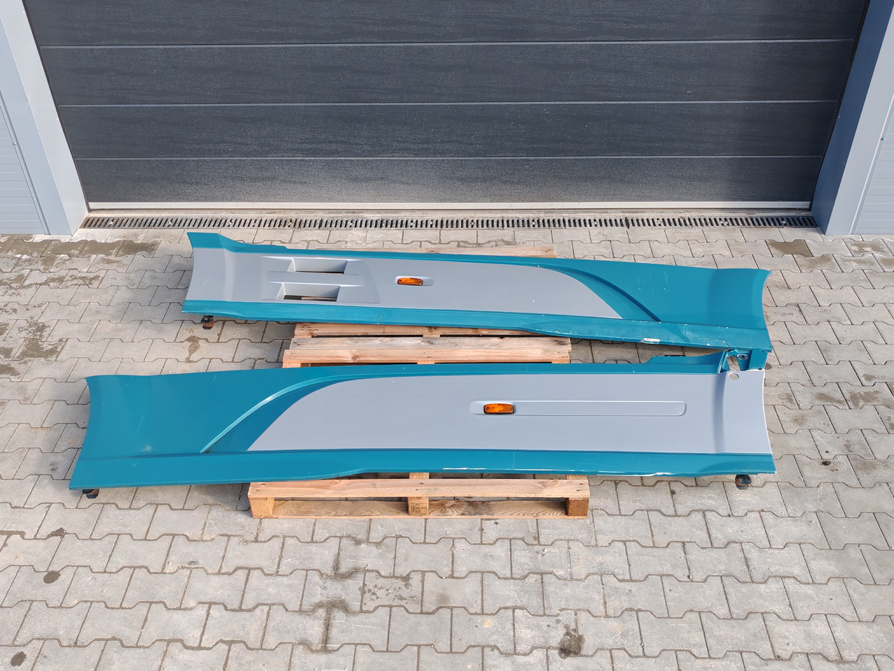 DAF XF106 EURO 6 / SIDE SPOILERS SET - Aerodinámica/ Spoiler: foto 2 DAF XF106 EURO 6 / SIDE SPOILERS SET - Aerodinámica/ Spoiler: foto 2