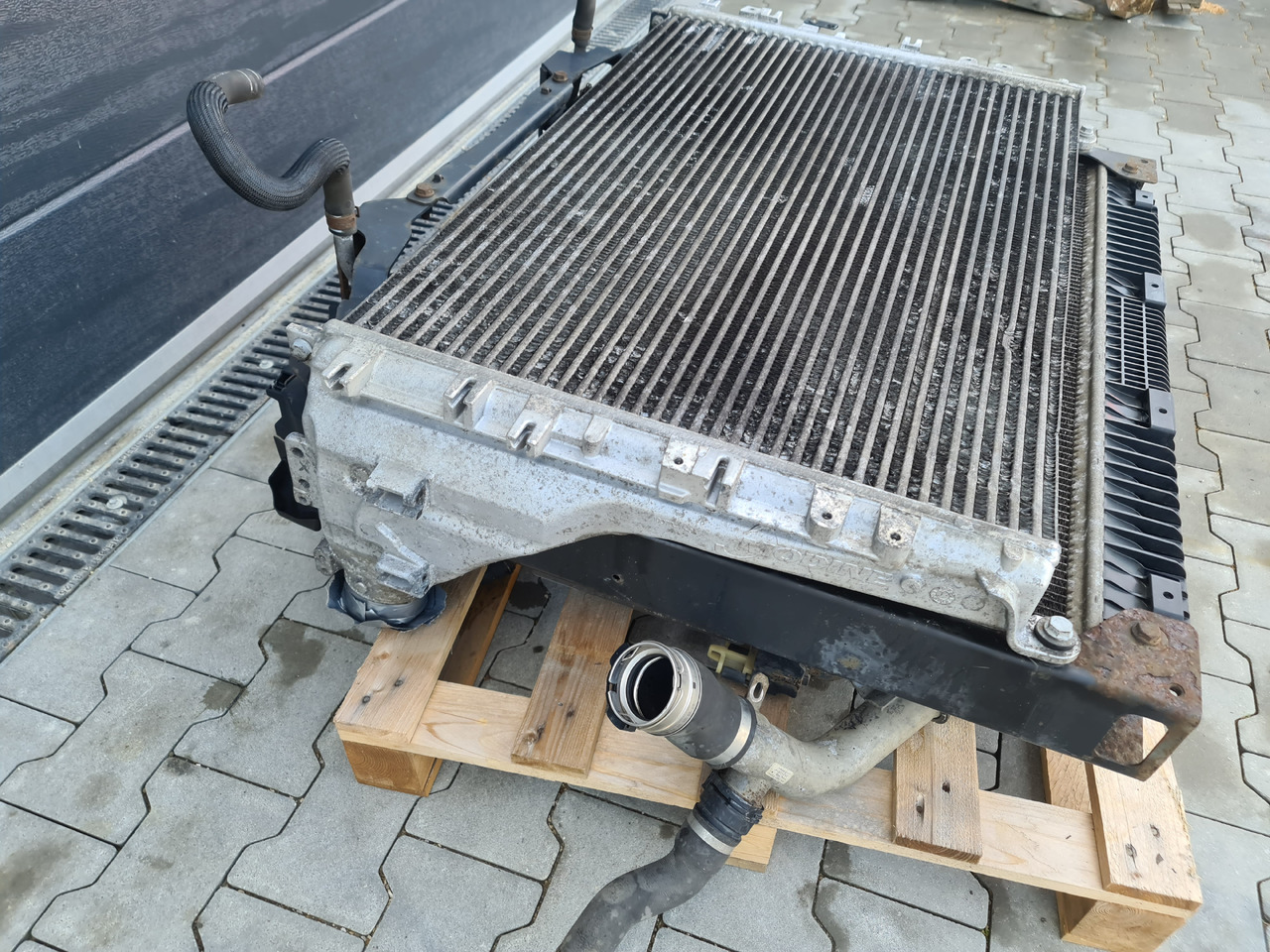 MERCEDES ATEGO ANTOS / EURO 6 / COOLER SET / INTERCOOLER / WATER COOLER / WORLDWIDE DELIVERY - Radiador: foto 4 MERCEDES ATEGO ANTOS / EURO 6 / COOLER SET / INTERCOOLER / WATER COOLER / WORLDWIDE DELIVERY - Radiador: foto 4