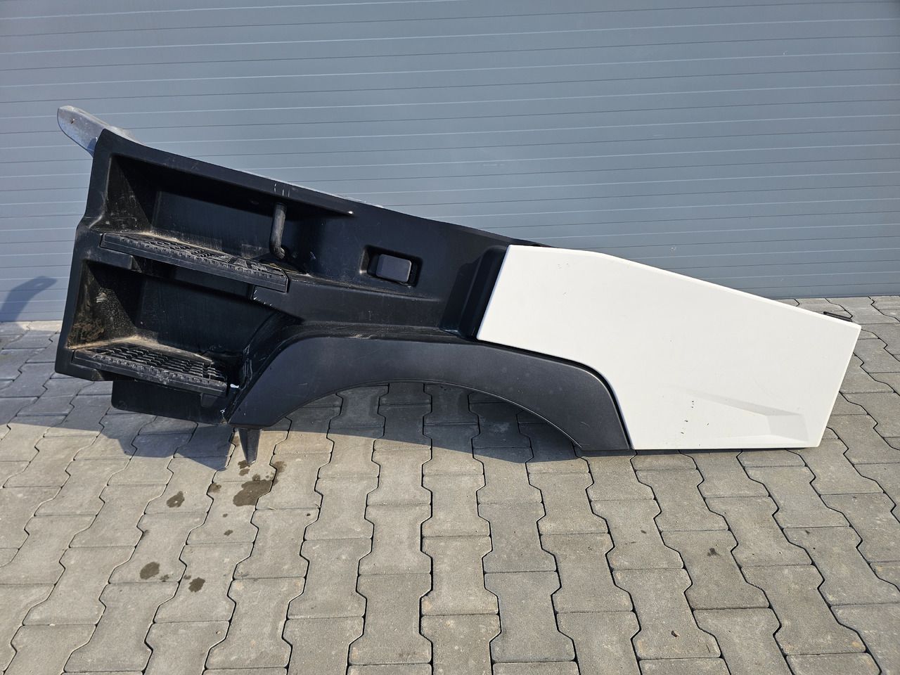 RENAULT RANGE T / HIGH CAB / LEFT FOOTSTEP / 82244459 - Peldaño: foto 2 RENAULT RANGE T / HIGH CAB / LEFT FOOTSTEP / 82244459 - Peldaño: foto 2