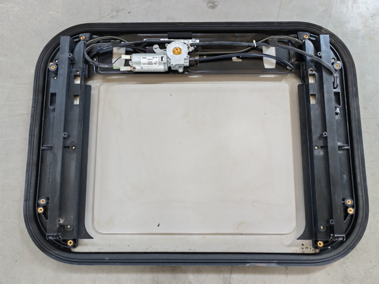 RENAULT RANGE T / SUNROOF / 7484505331 - Ventana y piezas: foto 2 RENAULT RANGE T / SUNROOF / 7484505331 - Ventana y piezas: foto 2