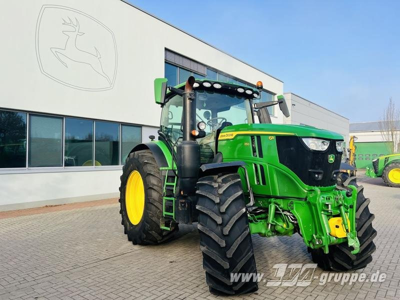 John Deere 6R 250 - Tractor: foto 1 John Deere 6R 250 - Tractor: foto 1