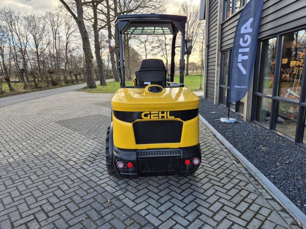GEHL AL 330 miniloader - Cargadora articulada: foto 4 GEHL AL 330 miniloader - Cargadora articulada: foto 4