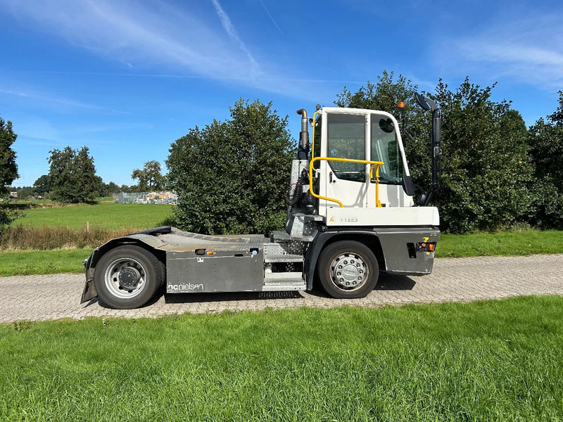 Terberg YT 223 | LOW HOURS | AIRCO | MEGA LOW LOADER | - Tractor industrial: foto 3 Terberg YT 223 | LOW HOURS | AIRCO | MEGA LOW LOADER | - Tractor industrial: foto 3