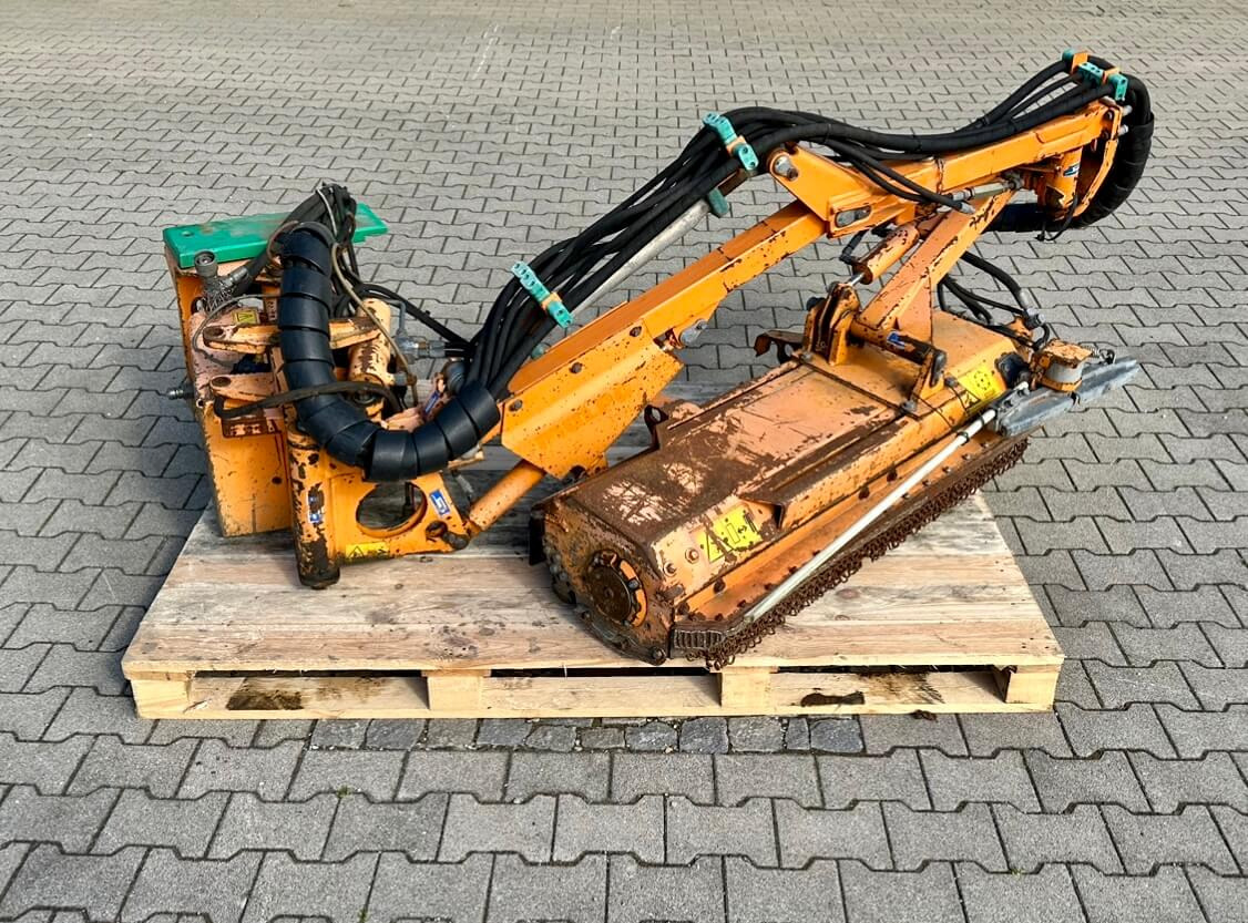 Unimog Randstreifenmulcher Mulag MRK 300 - Desbrozadora de brazo: foto 1 Unimog Randstreifenmulcher Mulag MRK 300 - Desbrozadora de brazo: foto 1