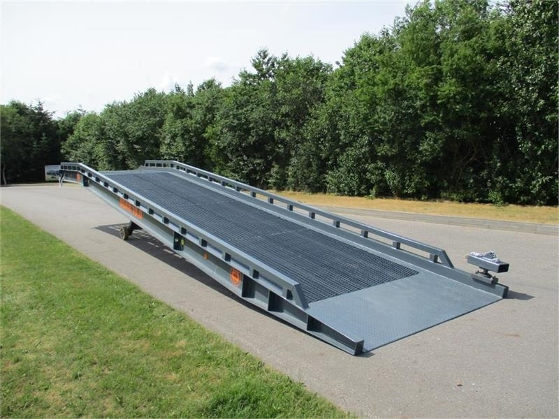 BEAR 10.0 Udlejning - Rampa de carga: foto 1 BEAR 10.0 Udlejning - Rampa de carga: foto 1