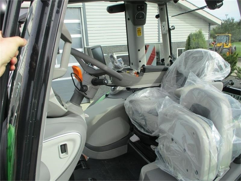 Tractor Deutz-fahr 9340 TTV New and unused tractor: foto 6 Tractor Deutz-fahr 9340 TTV New and unused tractor: foto 6