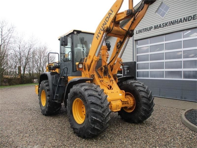 Hyundai 757-9A med 620/75R26 traktor hjul montering på - Cargadora de ruedas: foto 3 Hyundai 757-9A med 620/75R26 traktor hjul montering på - Cargadora de ruedas: foto 3