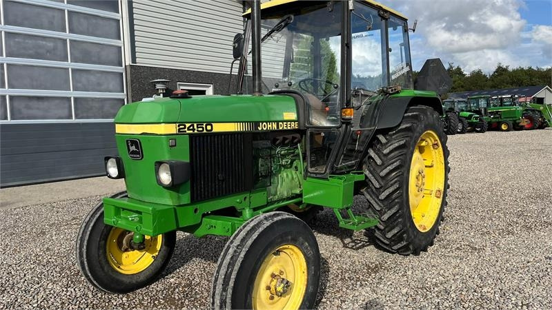 John Deere 2450 Med servostyring - Tractor: foto 3 John Deere 2450 Med servostyring - Tractor: foto 3