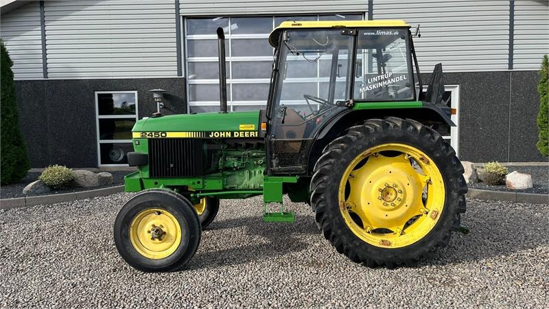 John Deere 2450 Med servostyring - Tractor: foto 1 John Deere 2450 Med servostyring - Tractor: foto 1