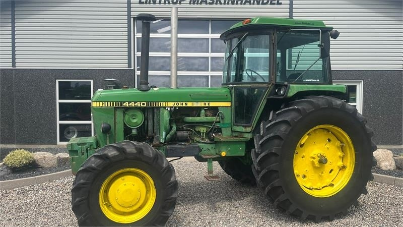 John Deere 4430 Med Powershift - Tractor: foto 1 John Deere 4430 Med Powershift - Tractor: foto 1