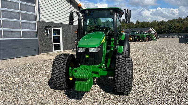 Tractor John Deere 5090 M Med græsdæk: foto 10
